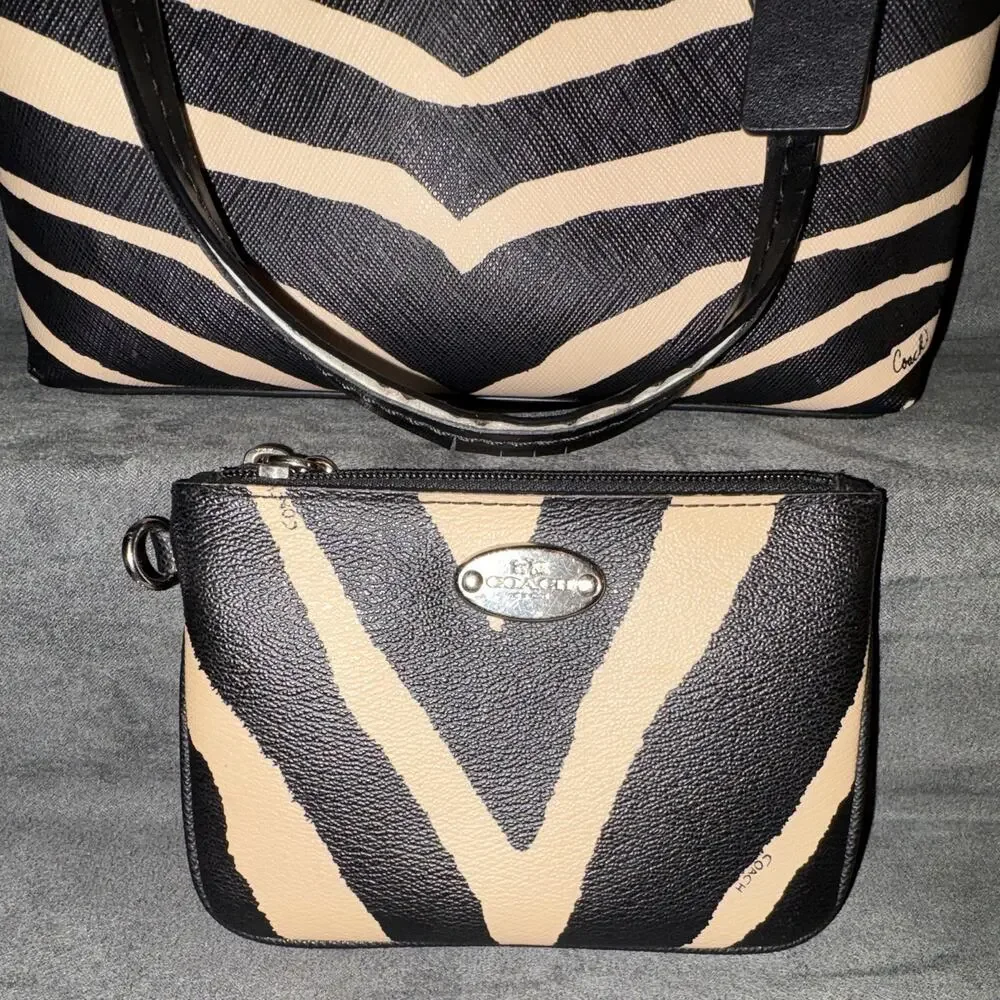 Coach bag has